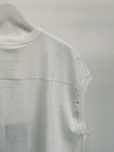 Load image into Gallery viewer, UPM NECK SLEEVELES T
