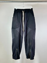 Load image into Gallery viewer, AXIS SWEATPANTS

