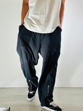 Load image into Gallery viewer, AXIS SWEATPANTS
