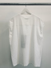 Load image into Gallery viewer, UPM NECK SLEEVELES T
